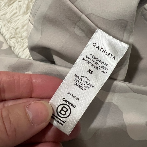 Athleta Elation Camo 7/8 Legging - Size XS - Picture 6 of 9